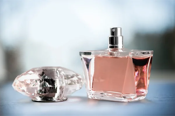 Frasco de perfume aislado —  Fotos de Stock