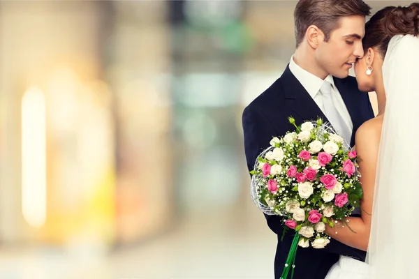 Pareja joven recién casada — Foto de Stock