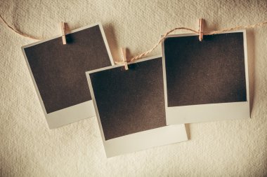 eski photoframes satır asılı 