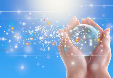 Cam Küre tutan eller