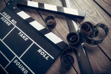 Bel soğukluğu tahta arka plan üzerinde