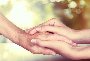 Yaşlı adam ve genç bir kadın