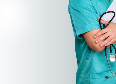 Steteskoplu erkek doktor.