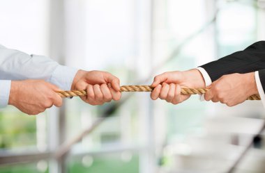 ters yönde bir ip çekerek işadamı 