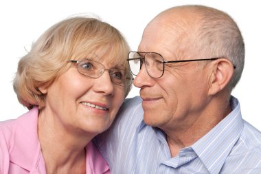 gülümseyen kıdemli mutlu çift