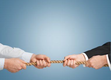 iş adamları halat çekme