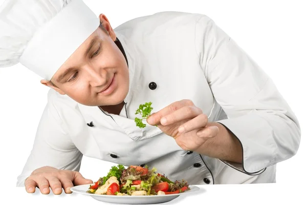 Cozinheiro chef masculino preparando salada — Fotografia de Stock