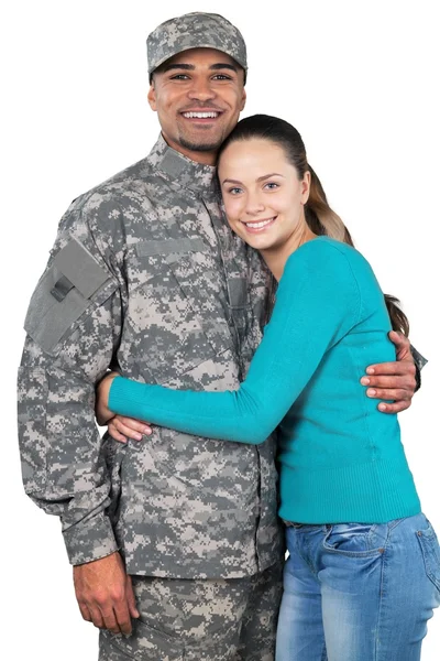 Soldado sonriente con su esposa — Foto de Stock