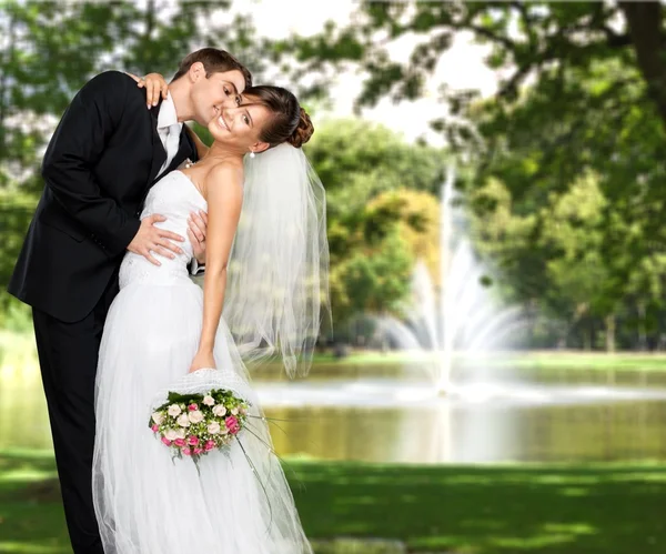 Gerade verheiratetes junges Paar — Stockfoto