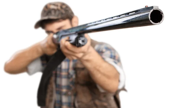 Мужчина-охотник с винтовкой — стоковое фото