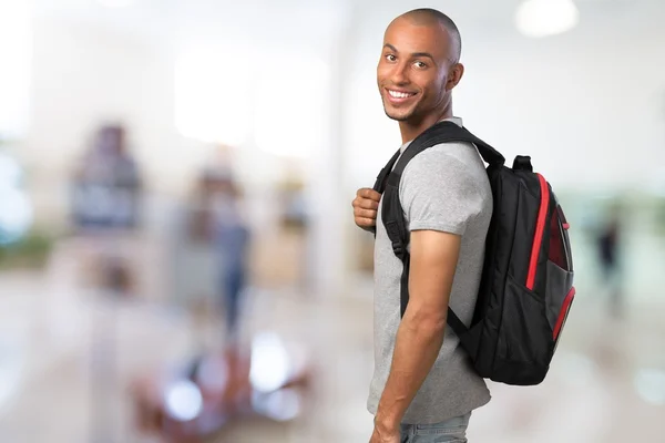 Manlig student med ryggsäck — Stockfoto