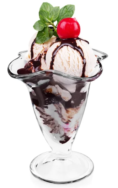 초콜릿 소스가 담긴 아이스크림 — 스톡 사진