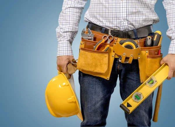 Trabajador masculino con cinturón de herramientas — Foto de Stock