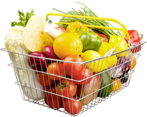 Alışveriş sepeti içinde taze sebze — Stok fotoğraf