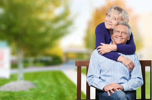 Heureux couple âgé souriant — Photo