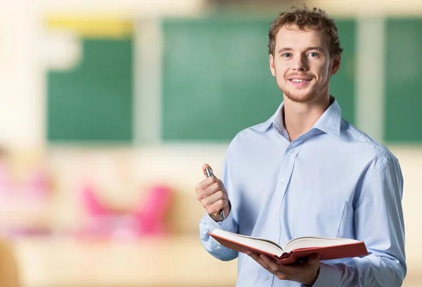 Junger männlicher Lehrer — Stockfoto