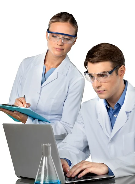 Dois cientistas conduzindo pesquisa — Fotografia de Stock
