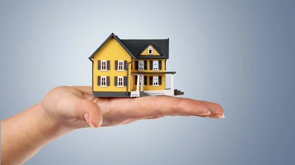 Hand holding house model — Stock Photo, Image