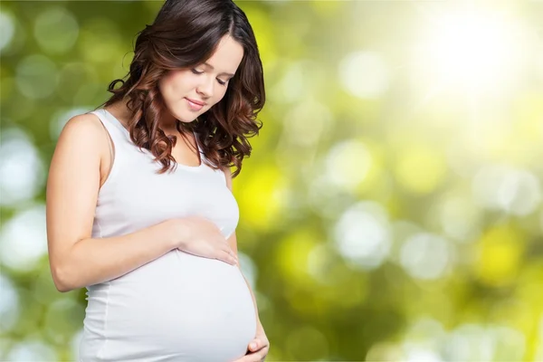 Giovane donna incinta — Foto Stock