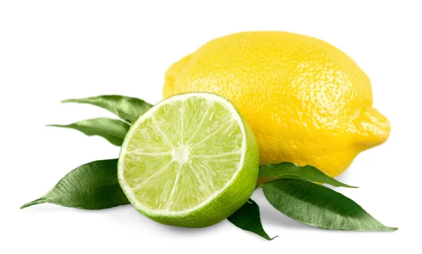 Limão fresco e limão isolado — Fotografia de Stock
