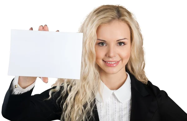 Mujer joven mostrando tarjeta en blanco — Foto de Stock