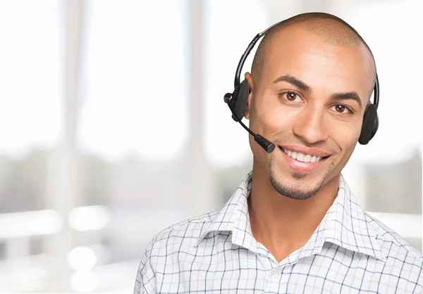 Bonito empresário sorridente — Fotografia de Stock