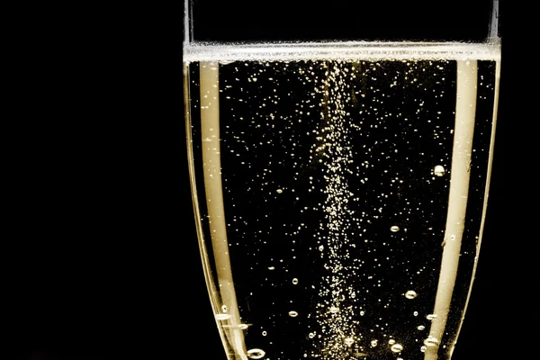 Närbild av Champagne bubblor i glaset — Stockfoto