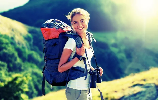 Žena s batohem trekking — Stock fotografie