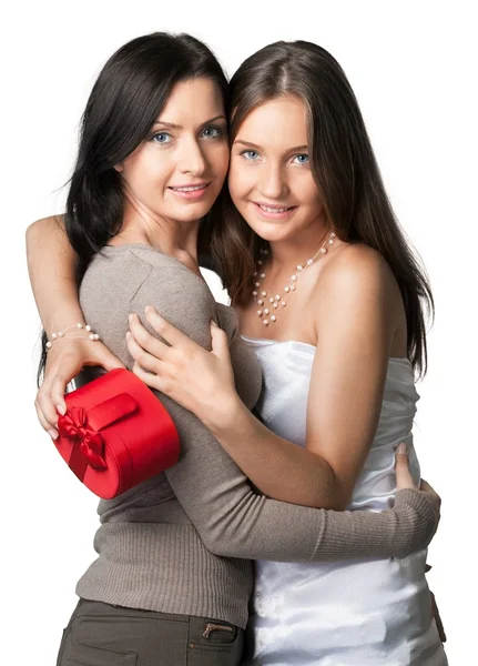 Madre e hija con caja de regalo — Foto de Stock