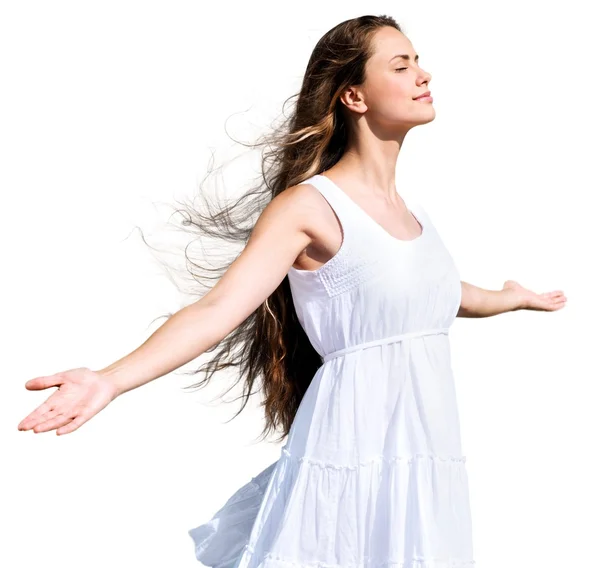 Jeune femme avec de longs cheveux ondulés — Photo