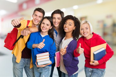 Kitaplar ile öğrenci grubu