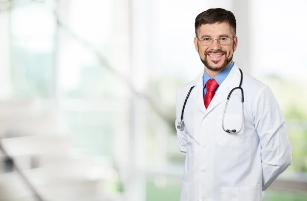 Schöner junger männlicher Arzt — Stockfoto