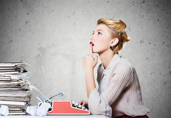 Woman working on vintage typewriter — Stock Photo, Image