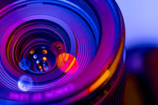 Lente de cámara con reflejos de lentes . — Foto de Stock