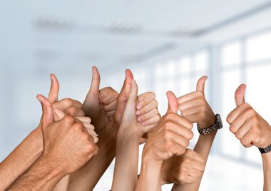 Hands aanduiding duimschroef opwaarts tekenen