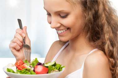 salata ile çekici kadın