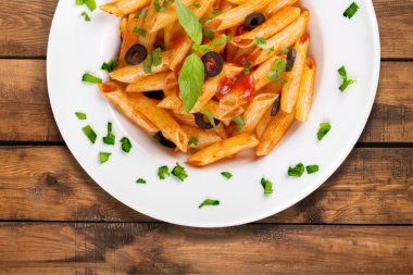  lezzetli makarna ve maydanoz