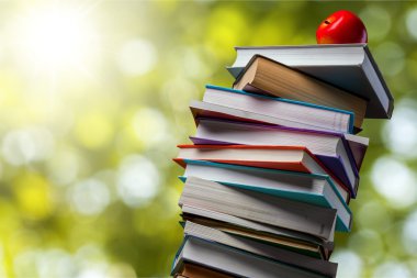 izole kitap yığını