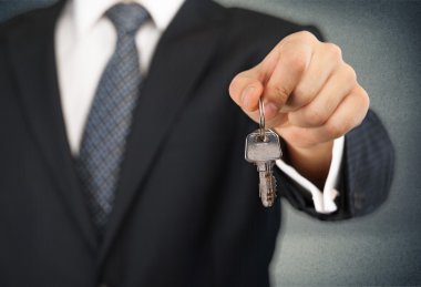 Emlakçı vererek anahtar