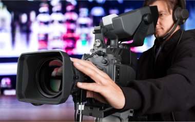 Kameraman fotoğraf makinesi ile çalışma  