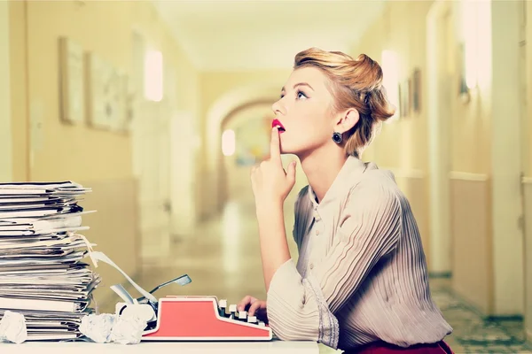 Woman working on vintage typewriter — Stock Photo, Image