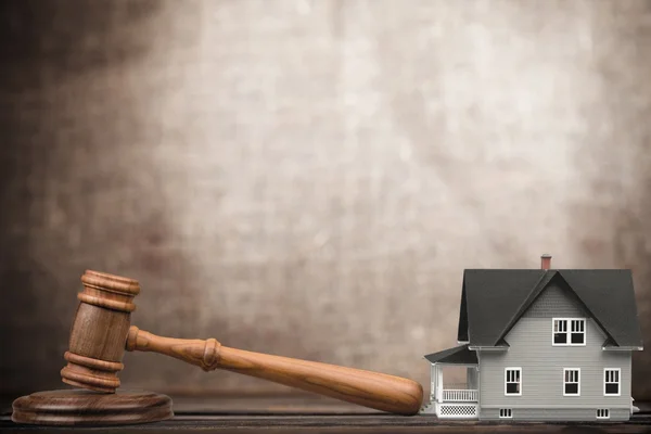 Wooden judge gavel and toy  house — Stock Photo, Image