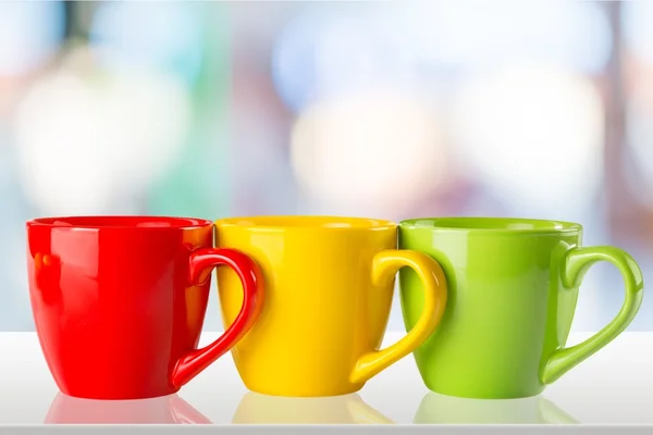 Färgglada kaffekoppar i rad — Stockfoto
