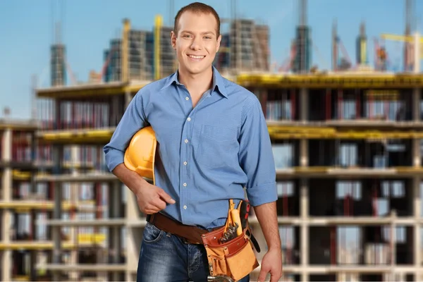 Schöner Arbeiter Mann mit Werkzeuggürtel — Stockfoto