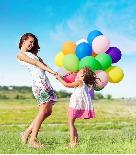 Bella madre felice con figlia — Foto Stock