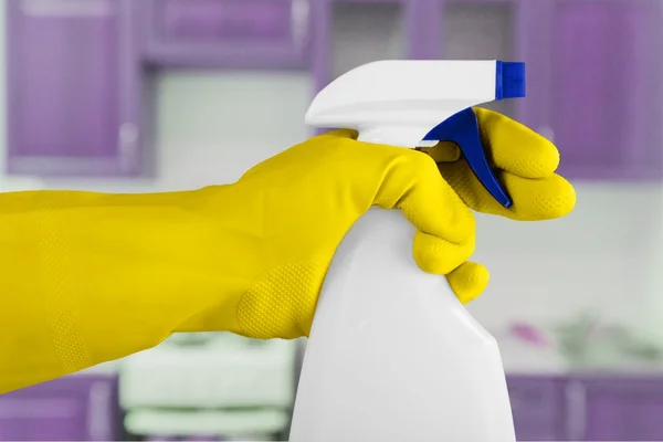 Dłoń w rękawicy, sprzątanie domu — Zdjęcie stockowe