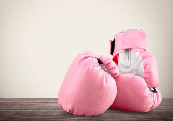 Luvas de boxe rosa — Fotografia de Stock