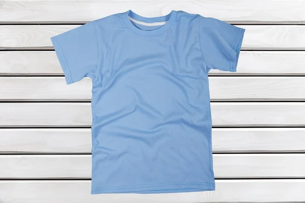 T-shirt azul isolada — Fotografia de Stock