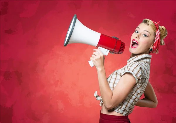 Megafon tutan kadın portresi