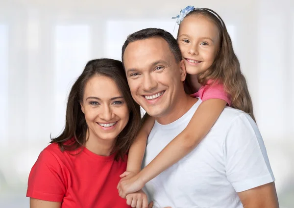 Vrolijke en gelukkige familie — Stockfoto